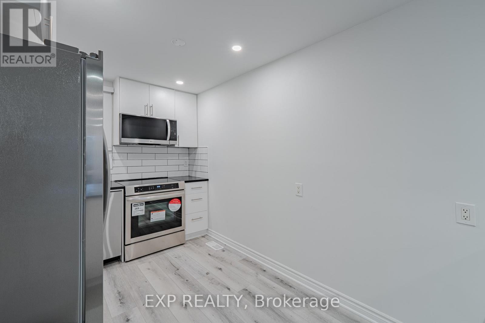 












268 WOODFIELD DRIVE

,
Ottawa,




Ontario
K2G4P2

