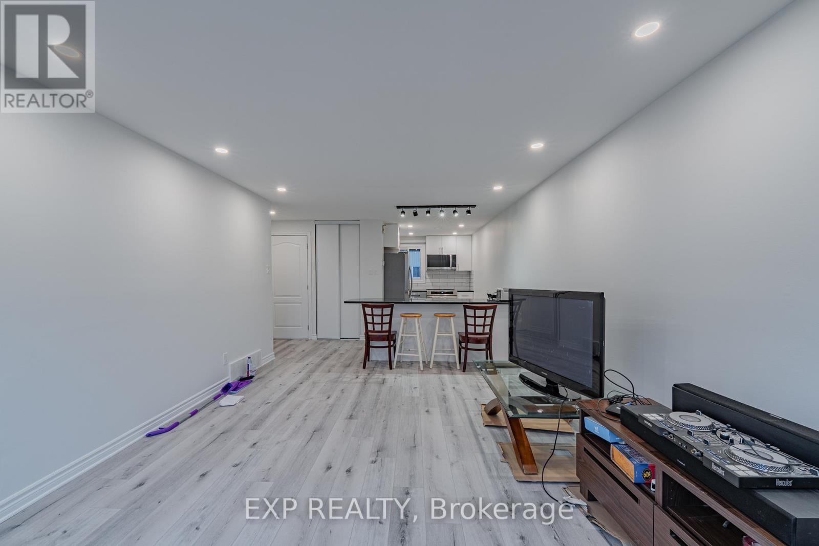 












268 WOODFIELD DRIVE

,
Ottawa,




Ontario
K2G4P2

