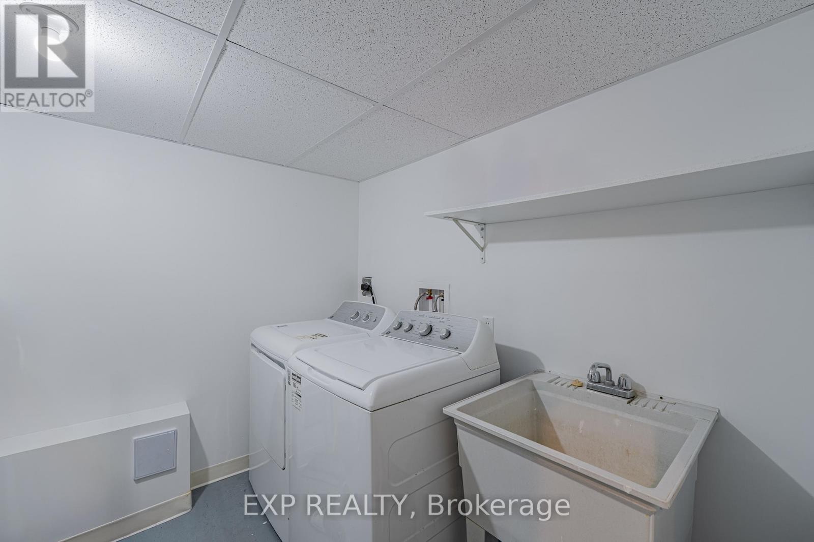 












268 WOODFIELD DRIVE

,
Ottawa,




Ontario
K2G4P2

