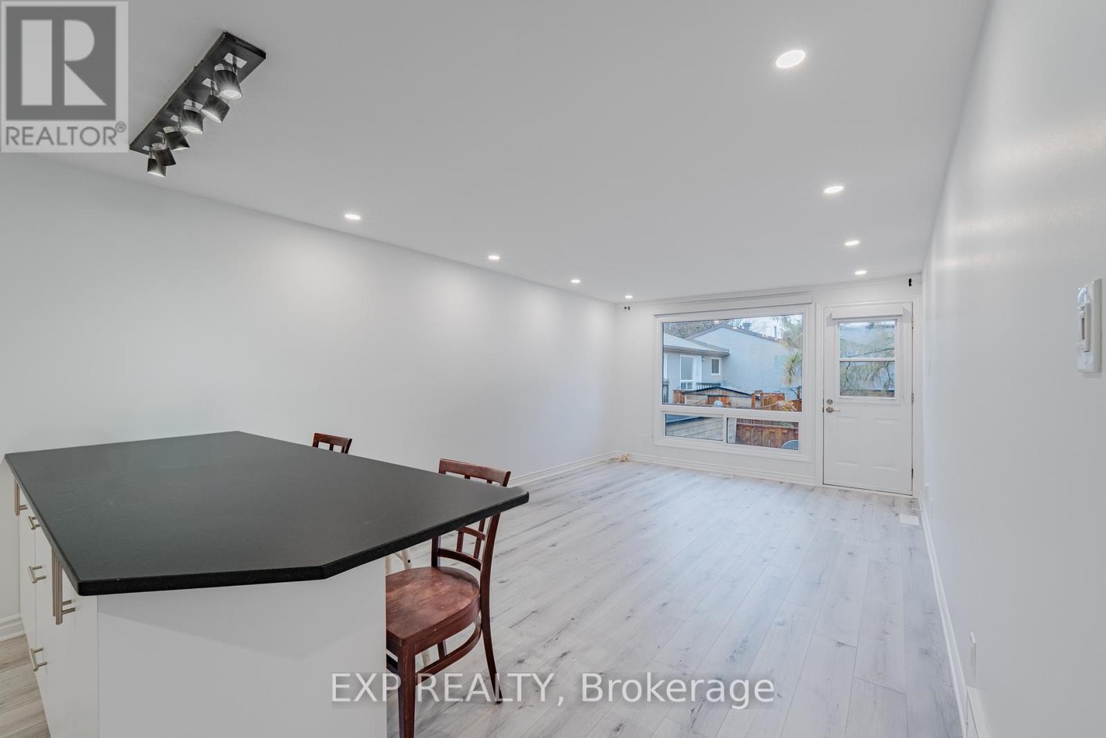 












268 WOODFIELD DRIVE

,
Ottawa,




Ontario
K2G4P2

