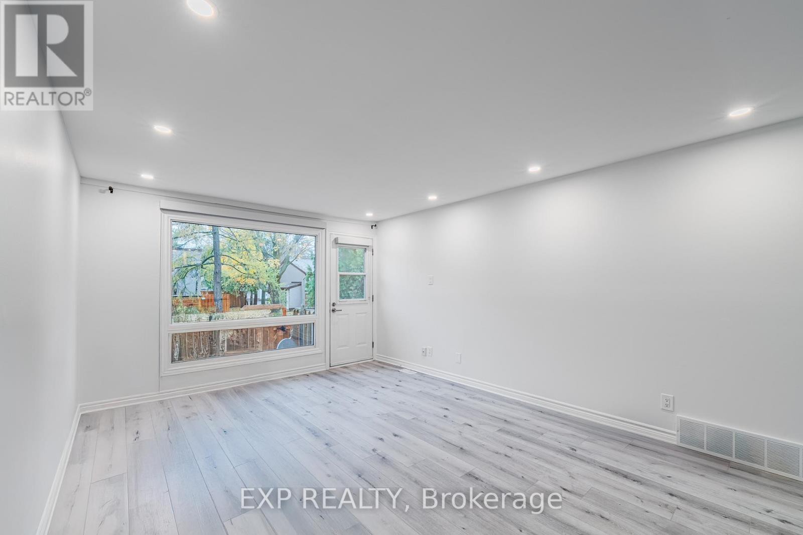 












268 WOODFIELD DRIVE

,
Ottawa,




Ontario
K2G4P2

