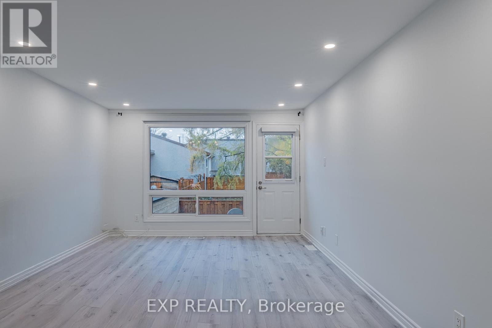 












268 WOODFIELD DRIVE

,
Ottawa,




Ontario
K2G4P2

