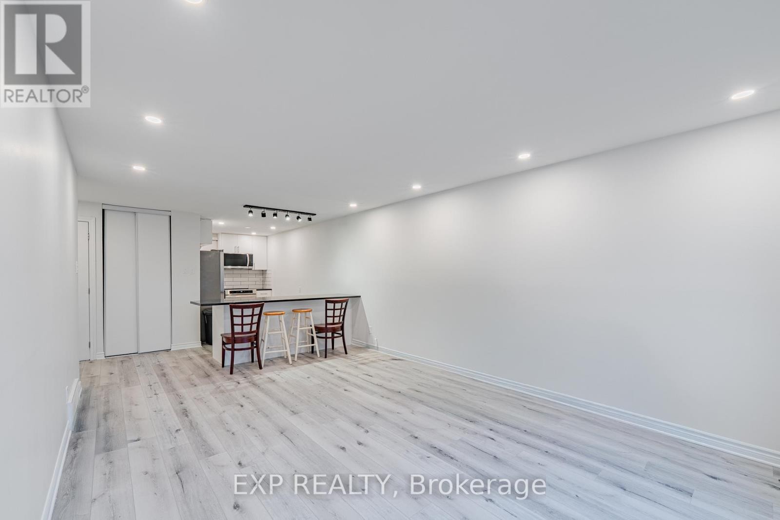 












268 WOODFIELD DRIVE

,
Ottawa,




Ontario
K2G4P2

