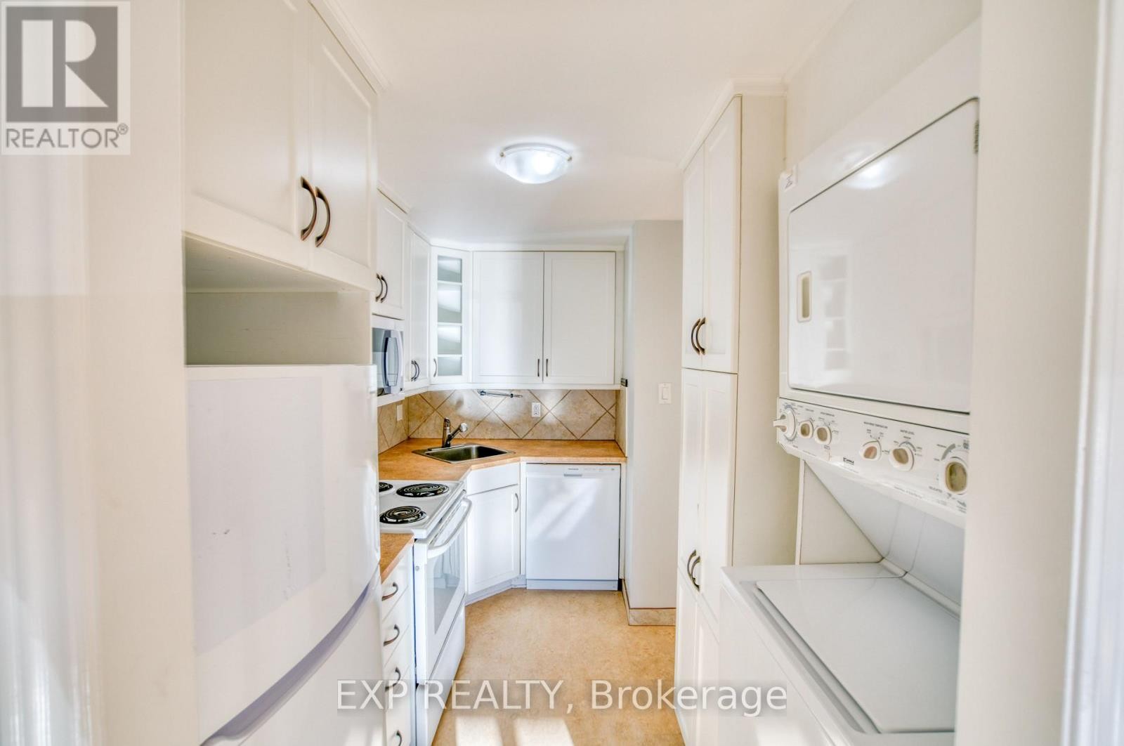 












1 - 16 SWEETBRIAR CIRCLE

,
Ottawa,




Ontario
K2J2K4

