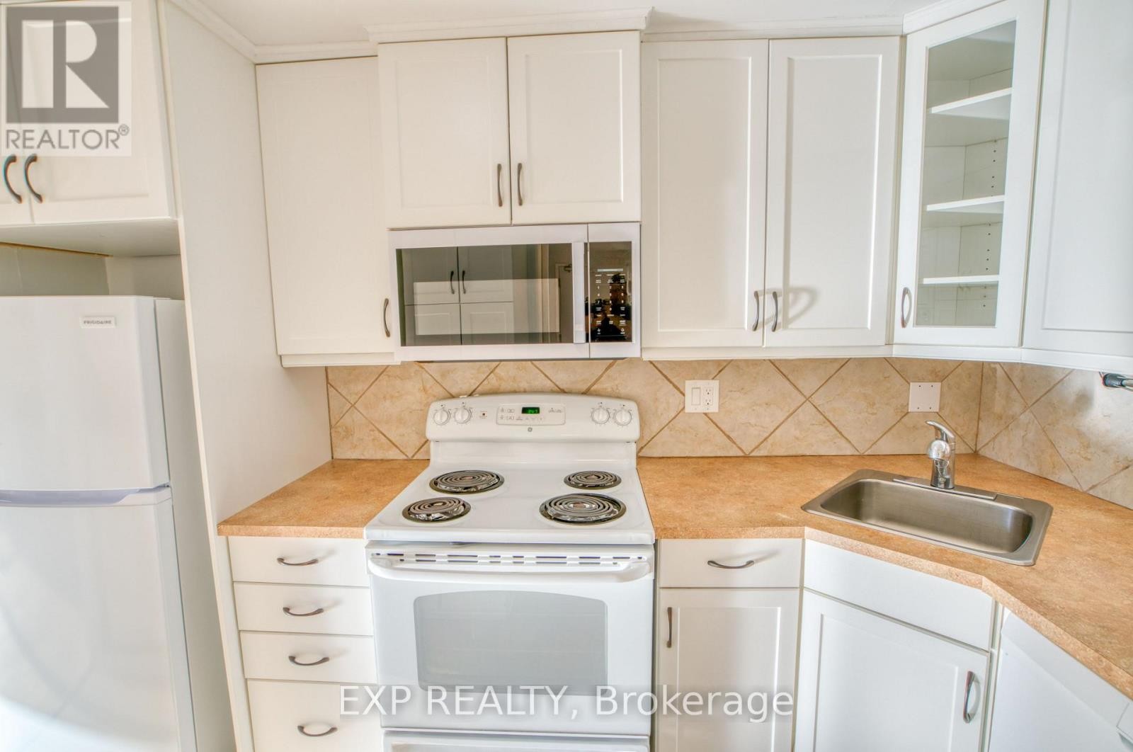 












1 - 16 SWEETBRIAR CIRCLE

,
Ottawa,




Ontario
K2J2K4

