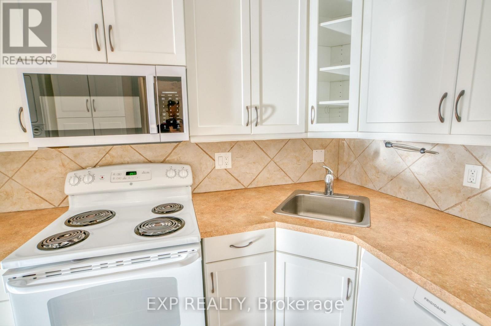 












1 - 16 SWEETBRIAR CIRCLE

,
Ottawa,




Ontario
K2J2K4

