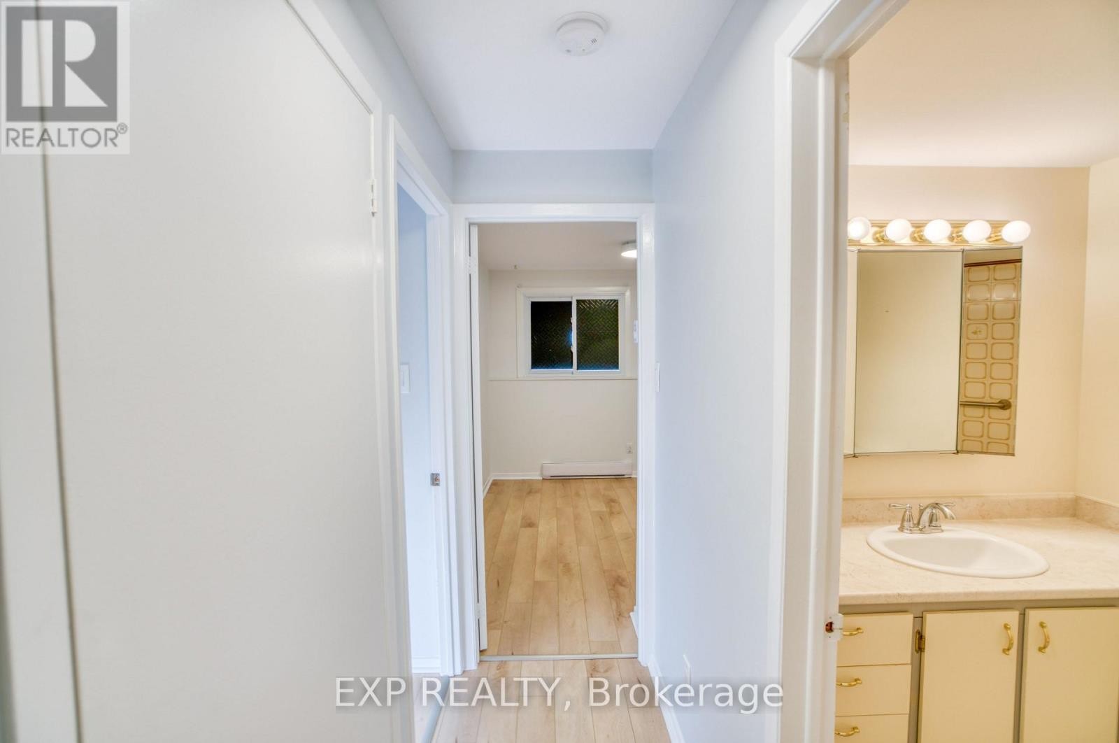 












1 - 16 SWEETBRIAR CIRCLE

,
Ottawa,




Ontario
K2J2K4

