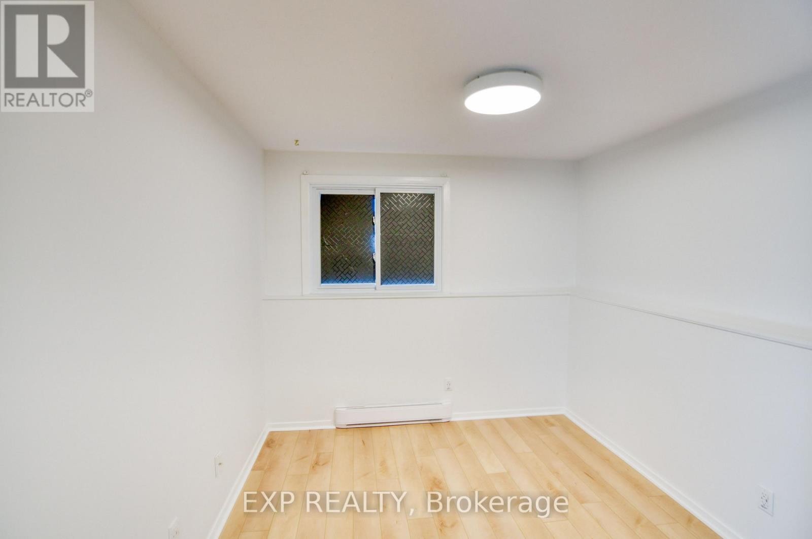 












1 - 16 SWEETBRIAR CIRCLE

,
Ottawa,




Ontario
K2J2K4

