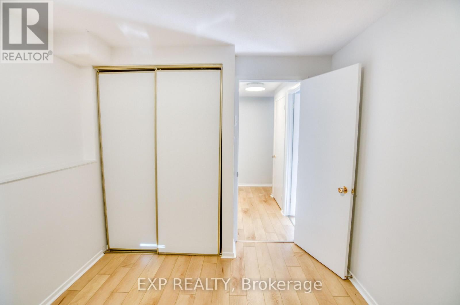 












1 - 16 SWEETBRIAR CIRCLE

,
Ottawa,




Ontario
K2J2K4

