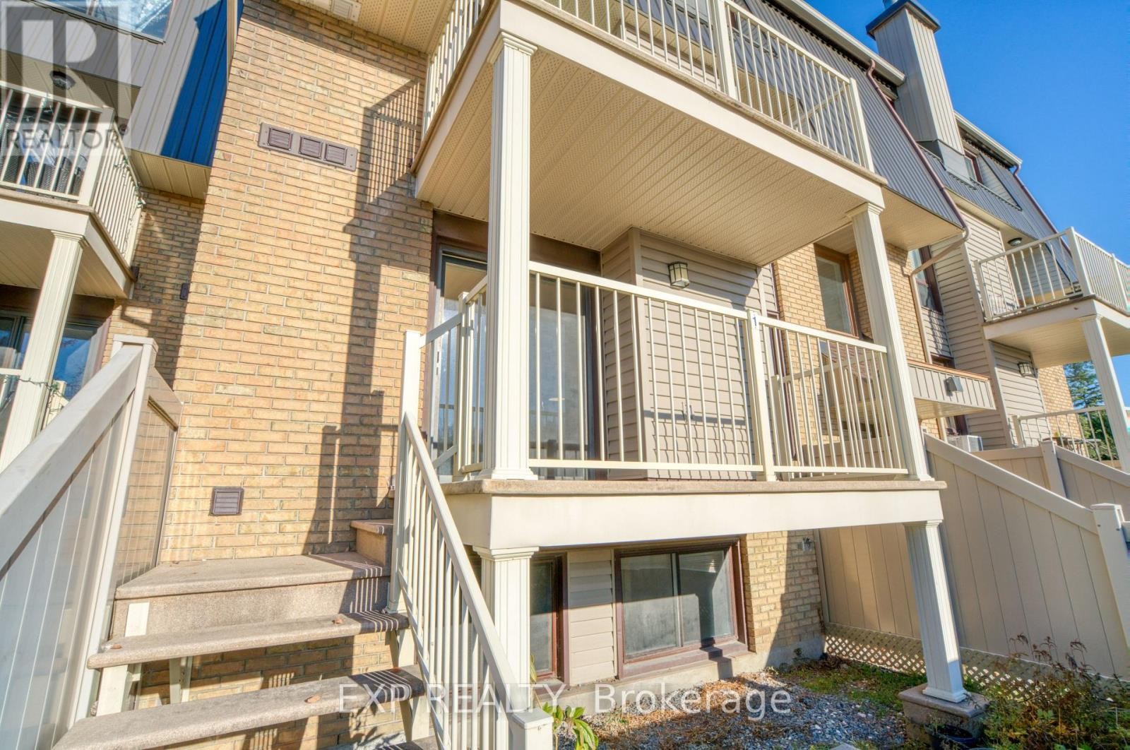












1 - 16 SWEETBRIAR CIRCLE

,
Ottawa,




Ontario
K2J2K4

