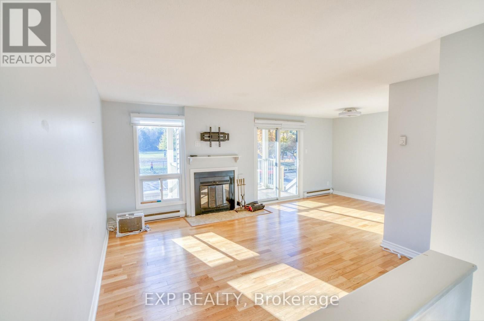 












1 - 16 SWEETBRIAR CIRCLE

,
Ottawa,




Ontario
K2J2K4

