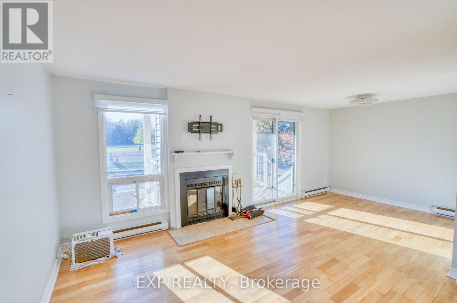 












1 - 16 SWEETBRIAR CIRCLE

,
Ottawa,




Ontario
K2J2K4

