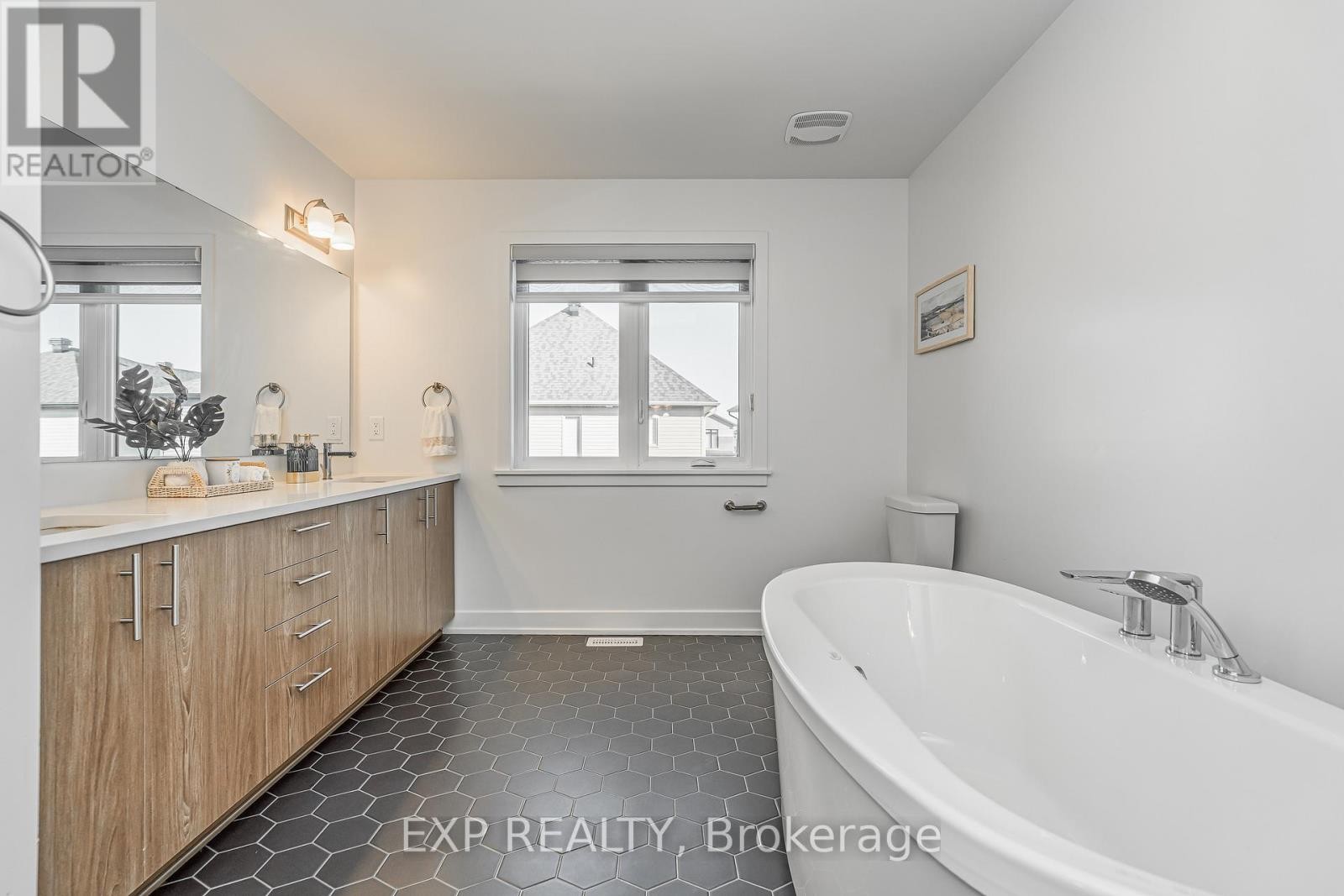 












92 BIG DIPPER STREET

,
Ottawa,




Ontario
K4M0L9

