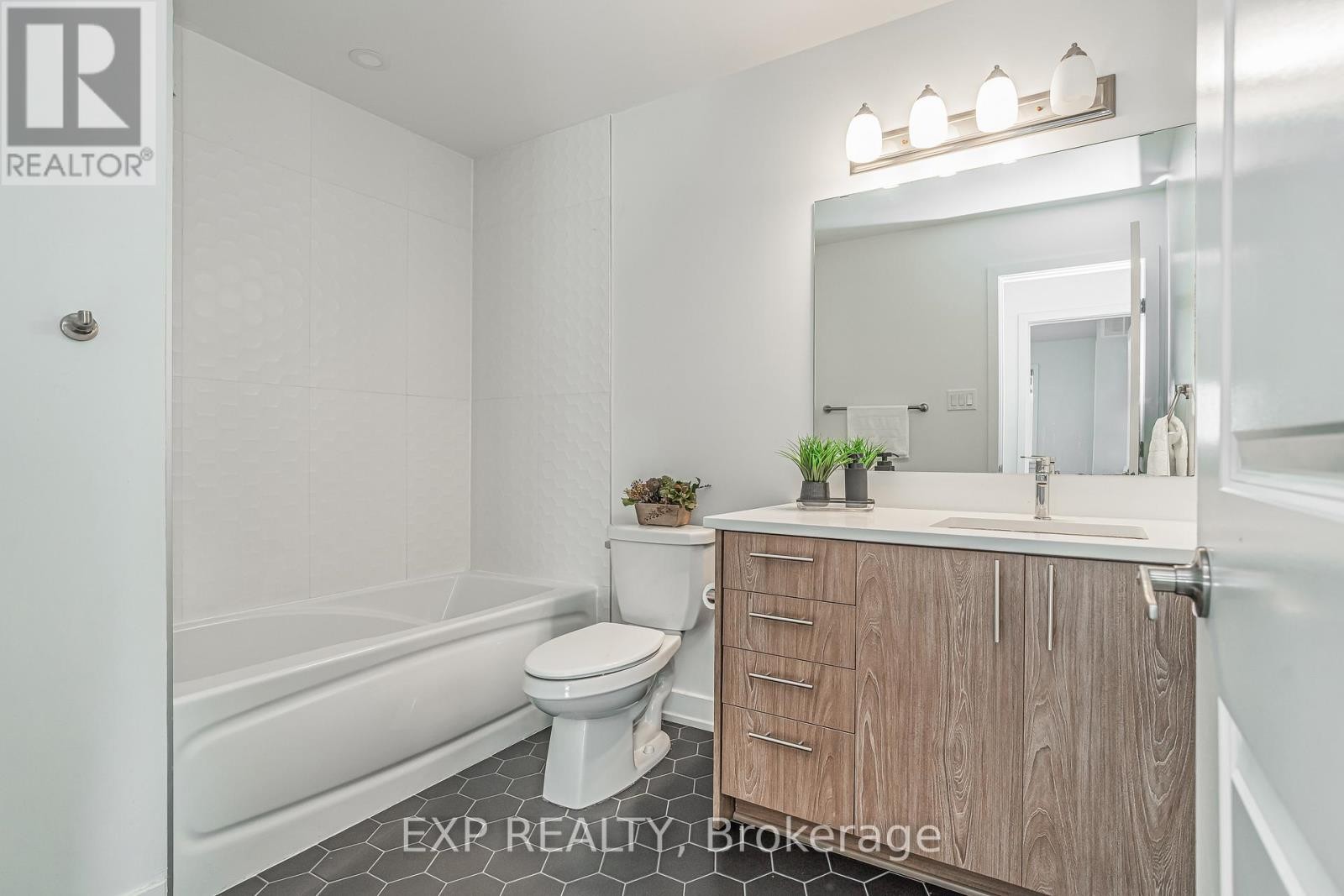 












92 BIG DIPPER STREET

,
Ottawa,




Ontario
K4M0L9

