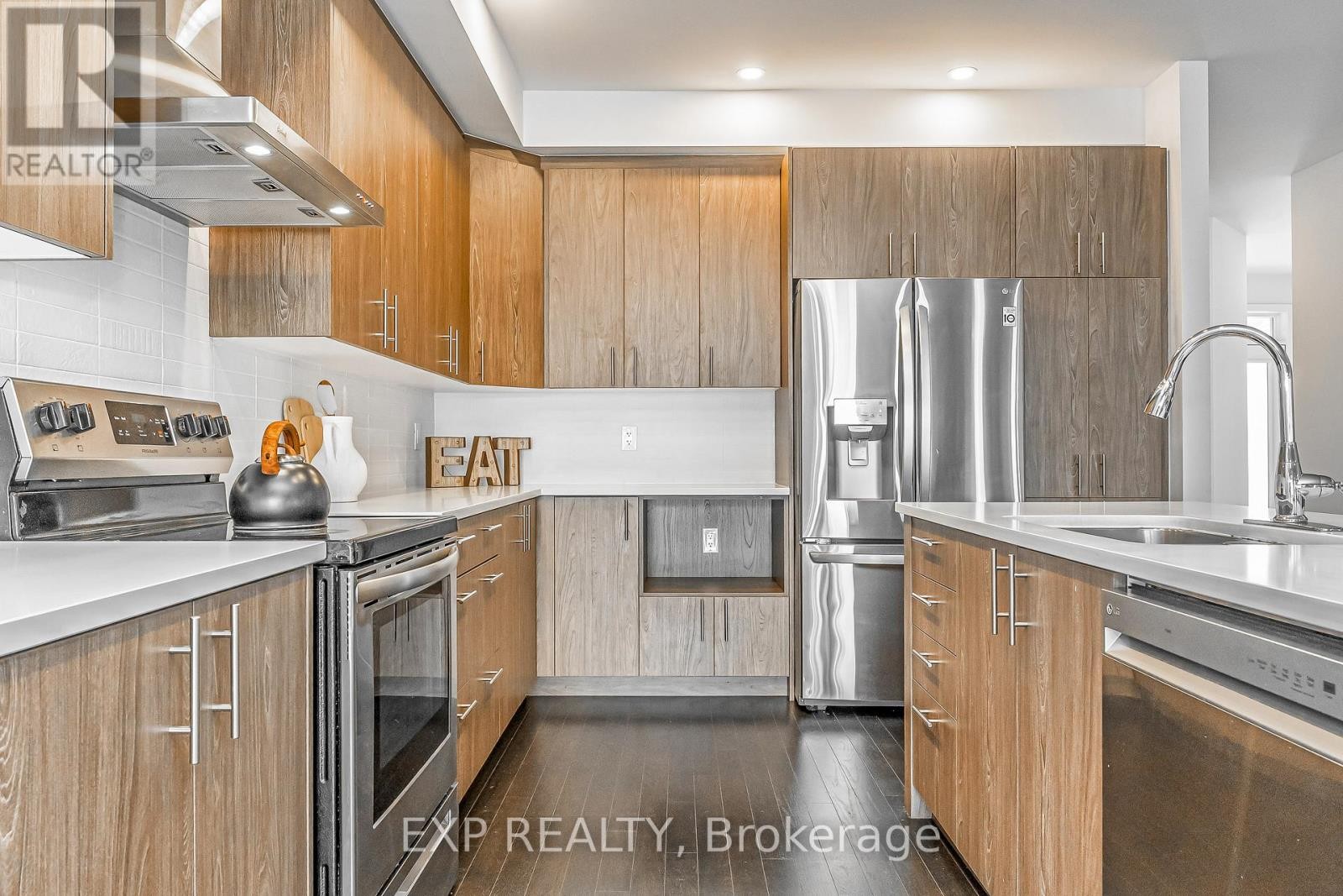 












92 BIG DIPPER STREET

,
Ottawa,




Ontario
K4M0L9

