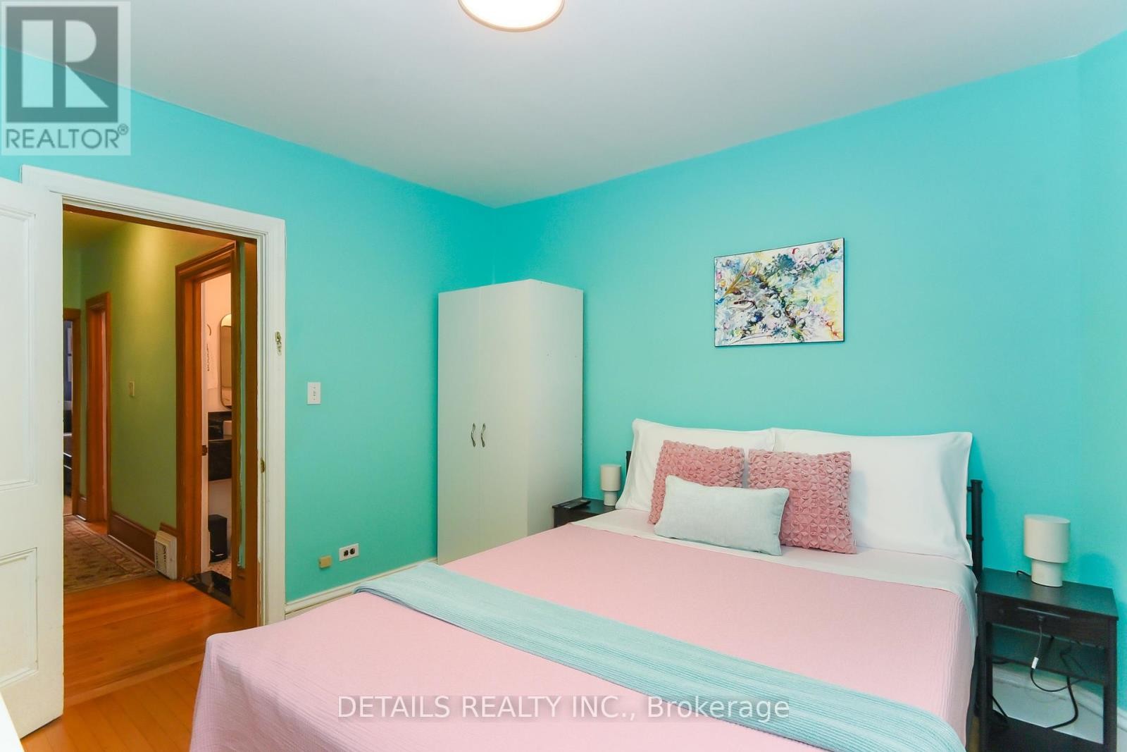 












19 GOULD STREET

,
Ottawa,




Ontario
K1Y2P1

