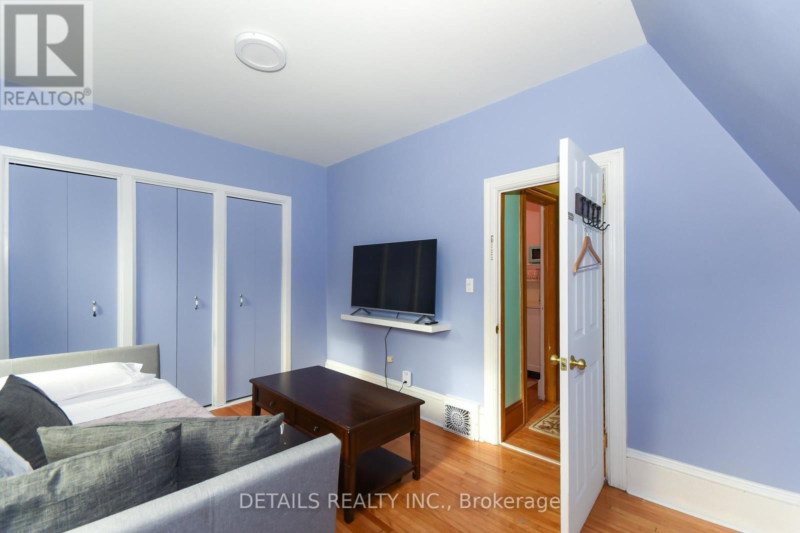 












19 GOULD STREET

,
Ottawa,




Ontario
K1Y2P1

