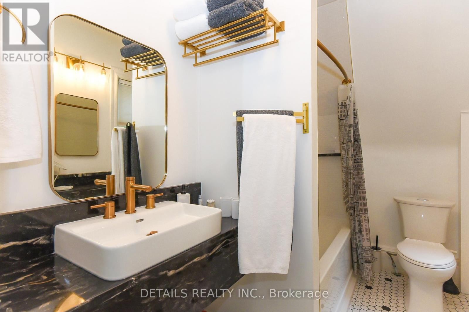 












19 GOULD STREET

,
Ottawa,




Ontario
K1Y2P1

