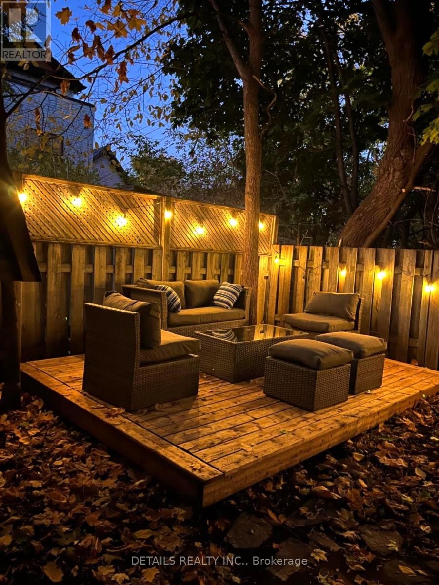 












19 GOULD STREET

,
Ottawa,




Ontario
K1Y2P1

