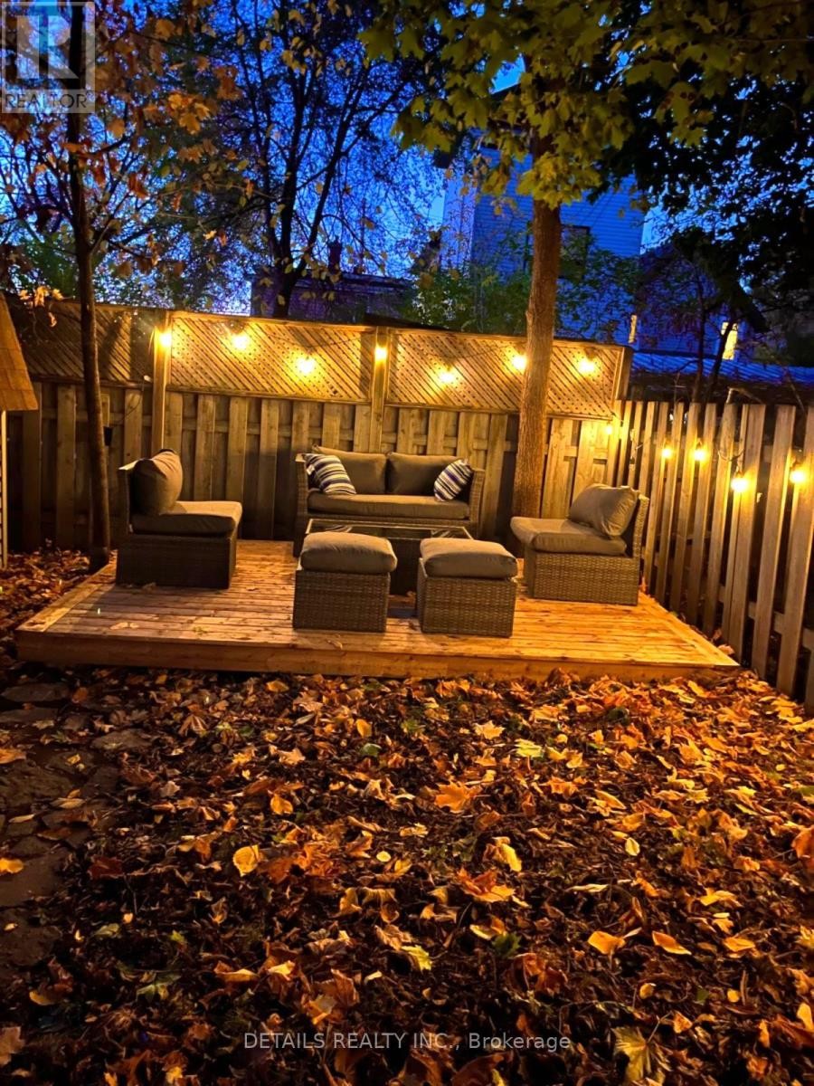 












19 GOULD STREET

,
Ottawa,




Ontario
K1Y2P1

