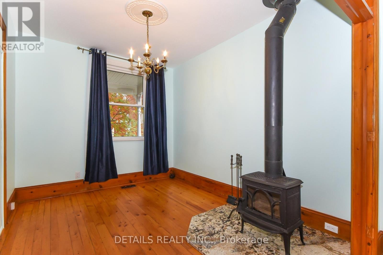 












19 GOULD STREET

,
Ottawa,




Ontario
K1Y2P1

