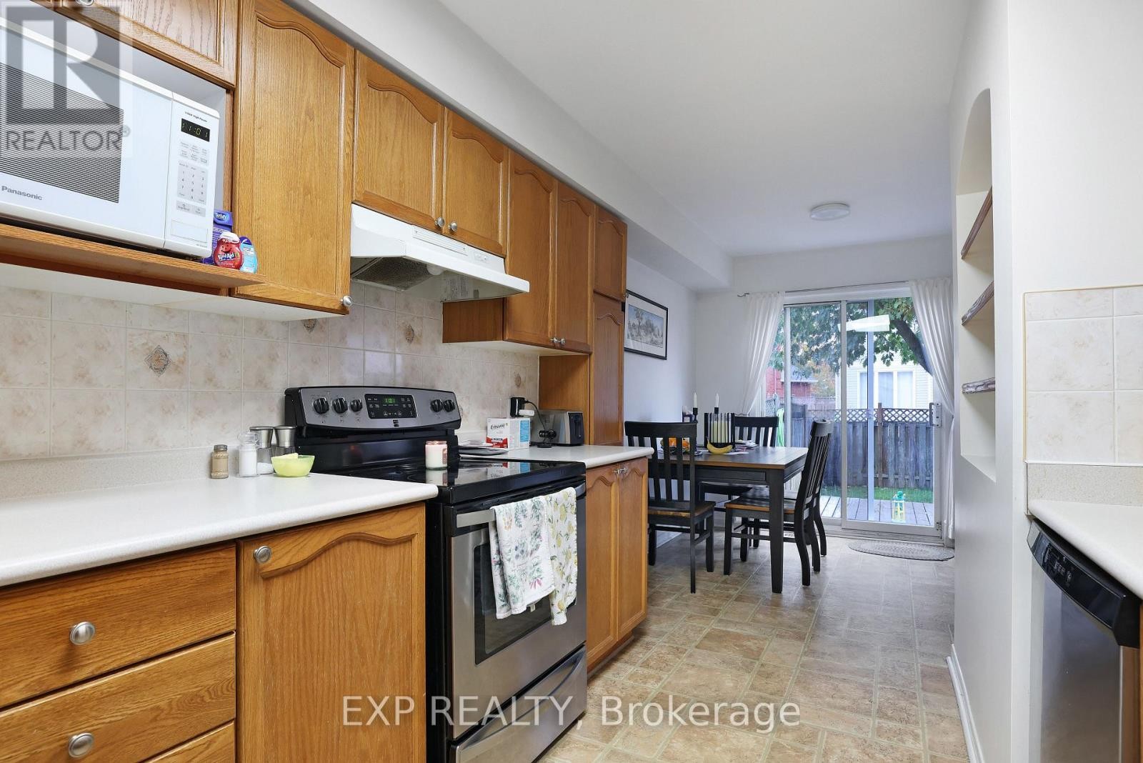 












19 WITTINGHAM DRIVE

,
Ottawa,




Ontario
K2G6H1

