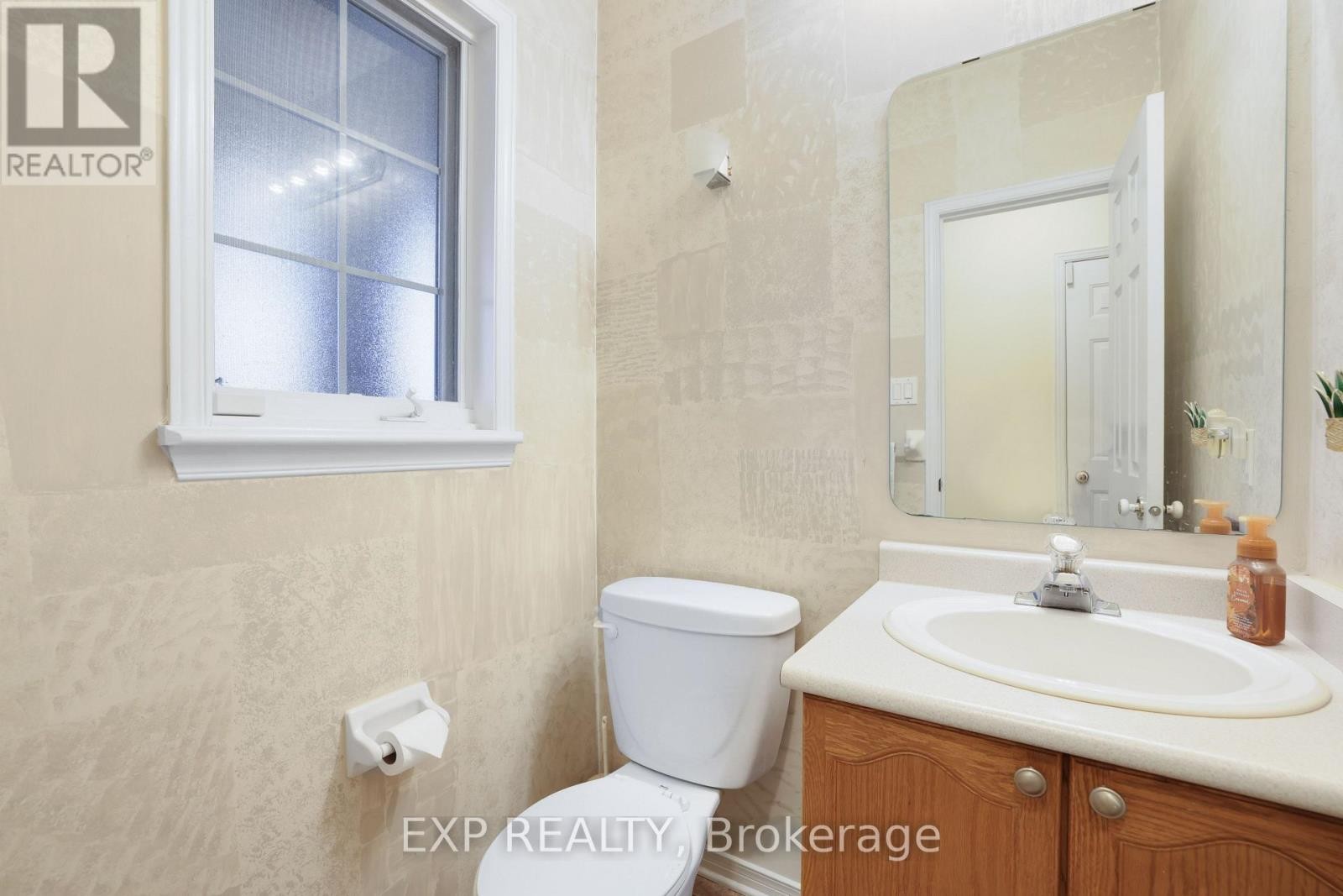 












19 WITTINGHAM DRIVE

,
Ottawa,




Ontario
K2G6H1

