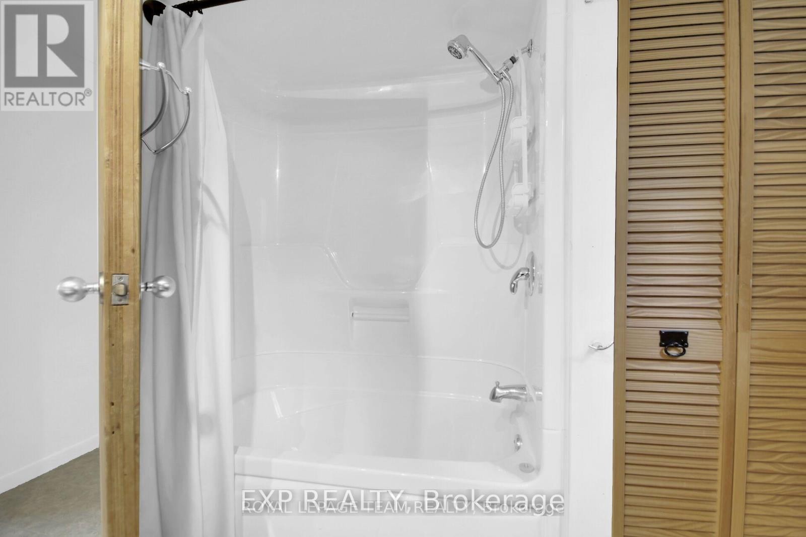 












14 LAZY NOL COURT

,
Ottawa,




Ontario
K2S1T5

