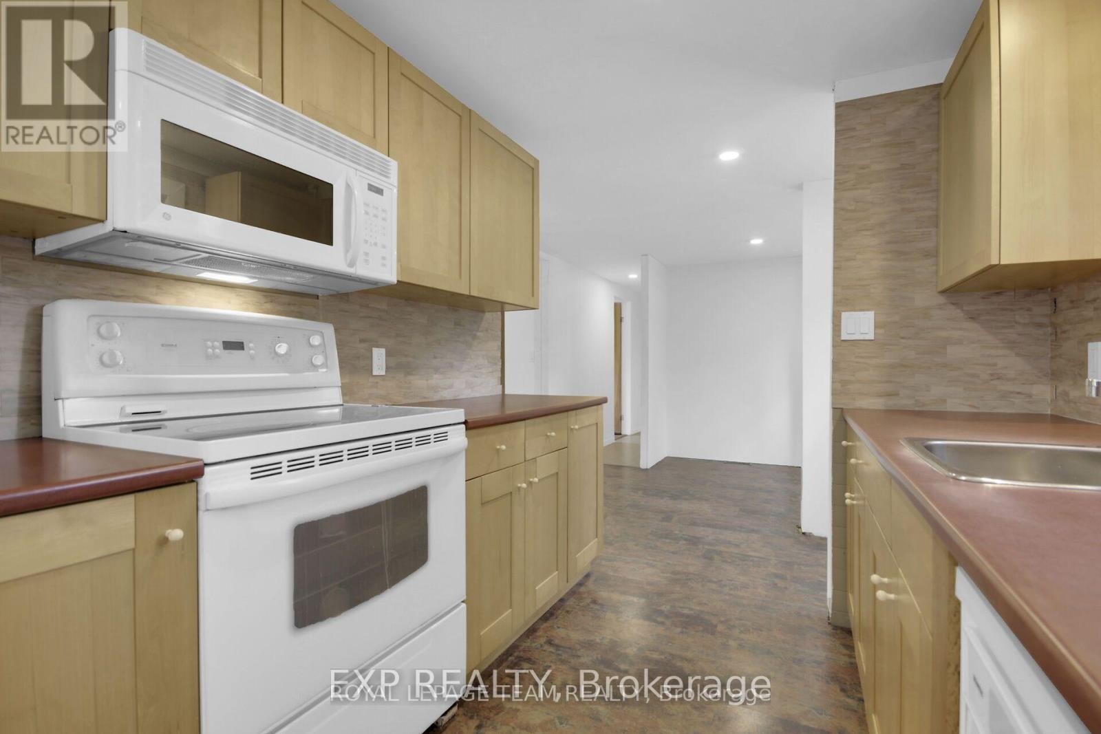 












14 LAZY NOL COURT

,
Ottawa,




Ontario
K2S1T5

