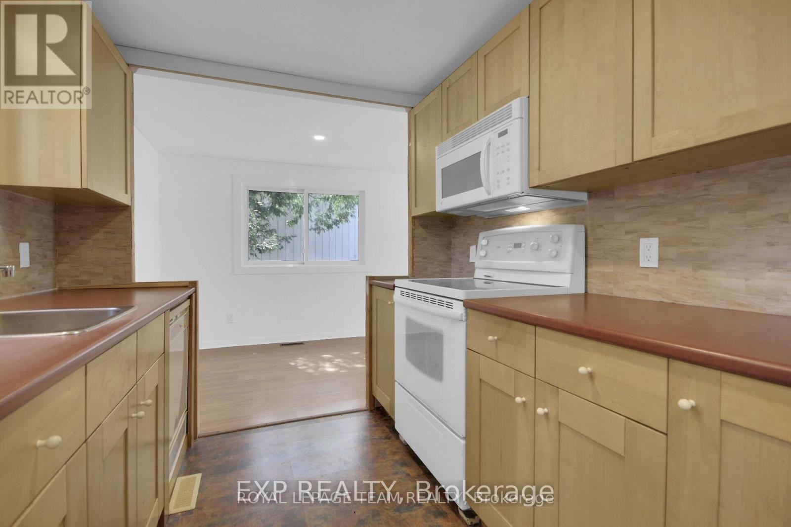 












14 LAZY NOL COURT

,
Ottawa,




Ontario
K2S1T5

