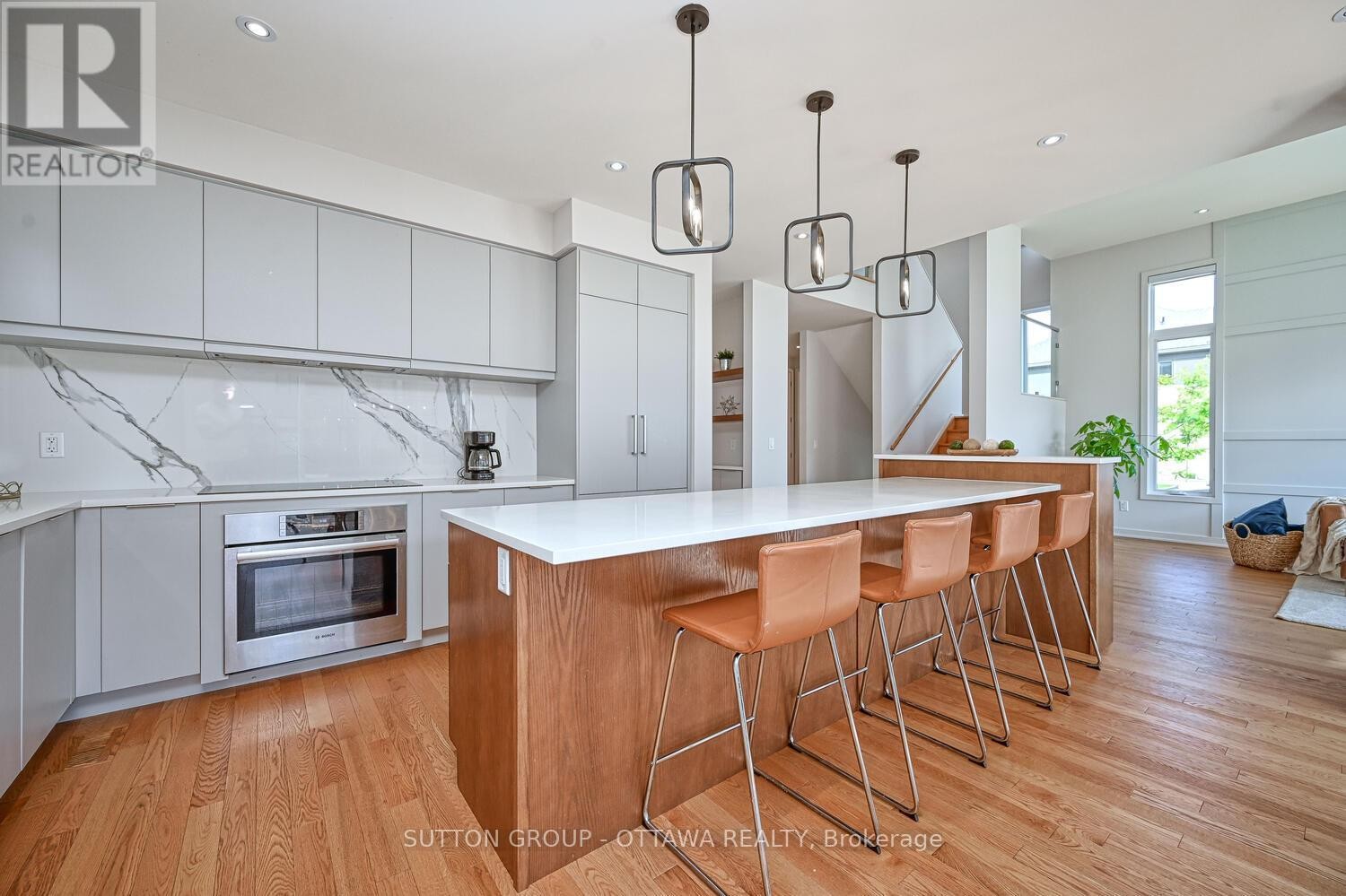 












732 WOOLER PLACE

,
Ottawa,




Ontario
K1T0T5

