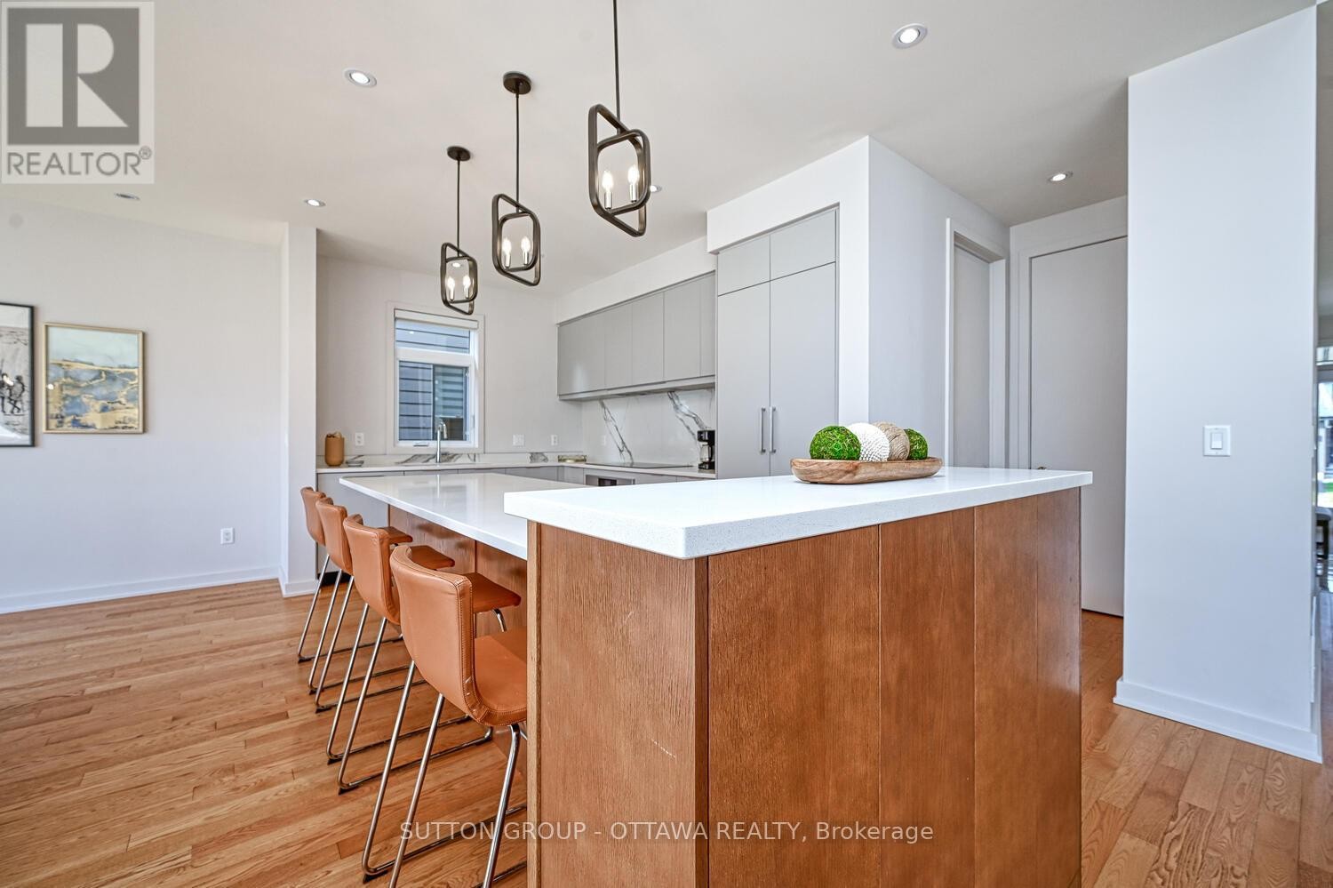 












732 WOOLER PLACE

,
Ottawa,




Ontario
K1T0T5

