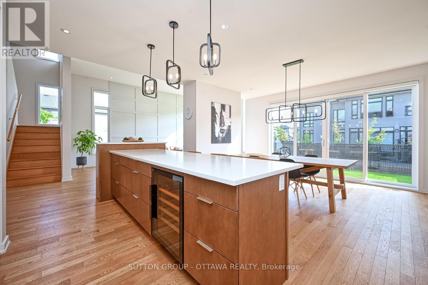 












732 WOOLER PLACE

,
Ottawa,




Ontario
K1T0T5

