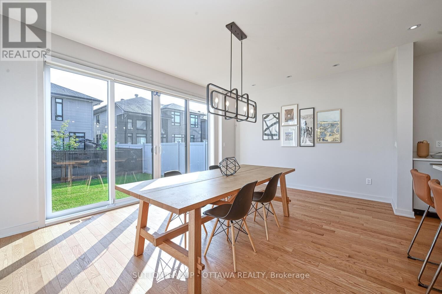 












732 WOOLER PLACE

,
Ottawa,




Ontario
K1T0T5

