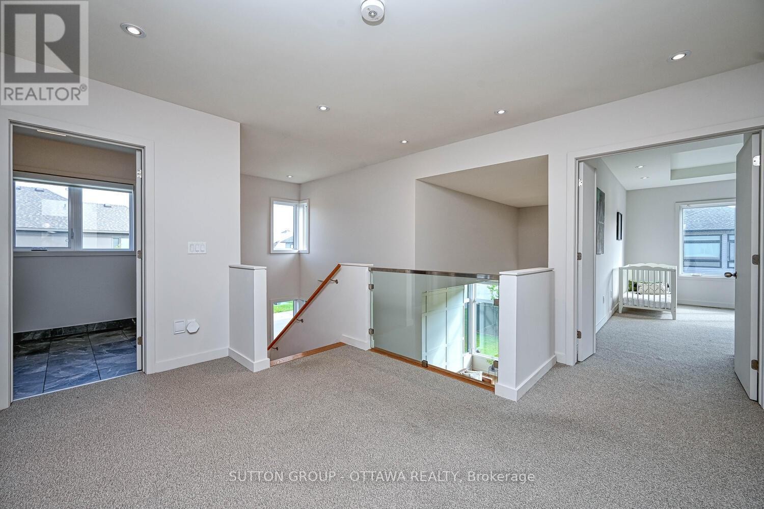 












732 WOOLER PLACE

,
Ottawa,




Ontario
K1T0T5

