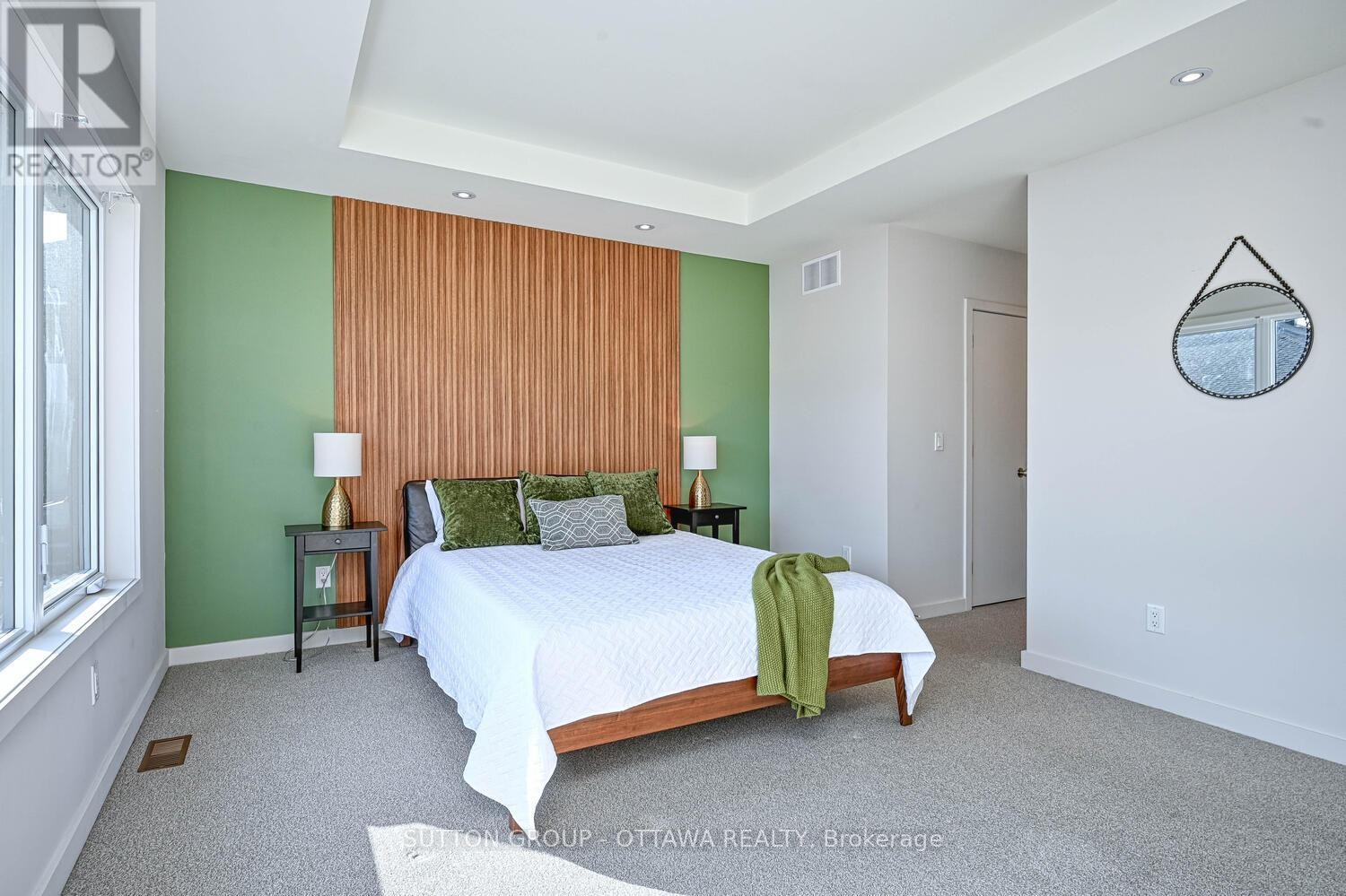 












732 WOOLER PLACE

,
Ottawa,




Ontario
K1T0T5

