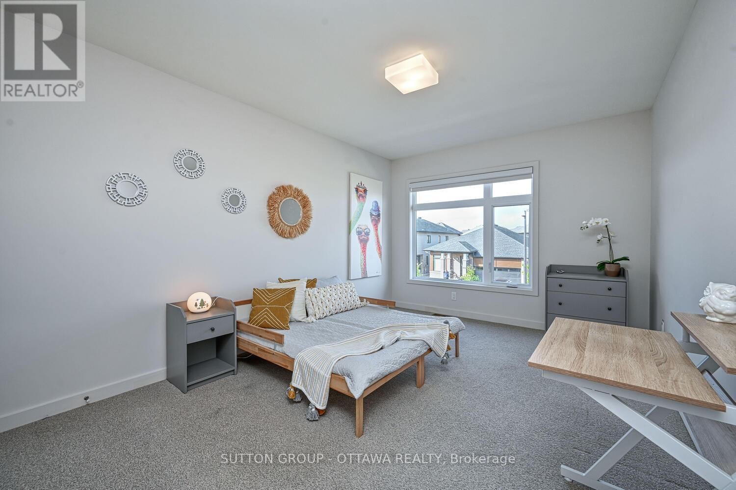 












732 WOOLER PLACE

,
Ottawa,




Ontario
K1T0T5

