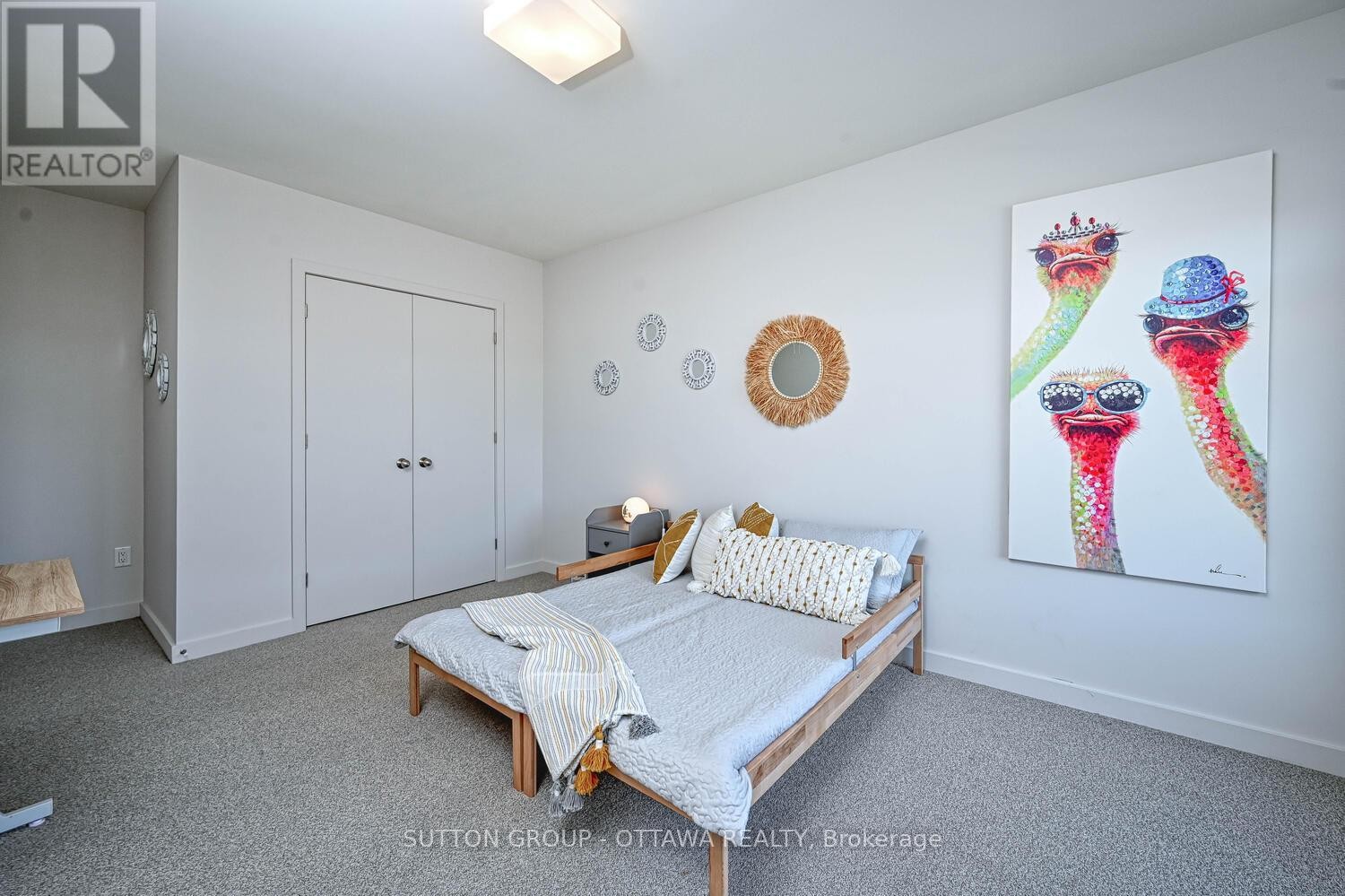 












732 WOOLER PLACE

,
Ottawa,




Ontario
K1T0T5

