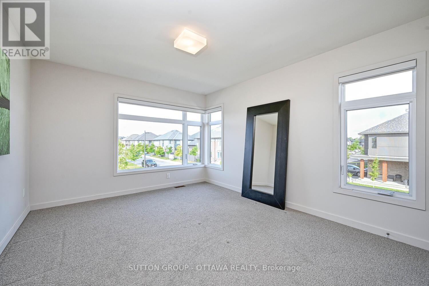 












732 WOOLER PLACE

,
Ottawa,




Ontario
K1T0T5

