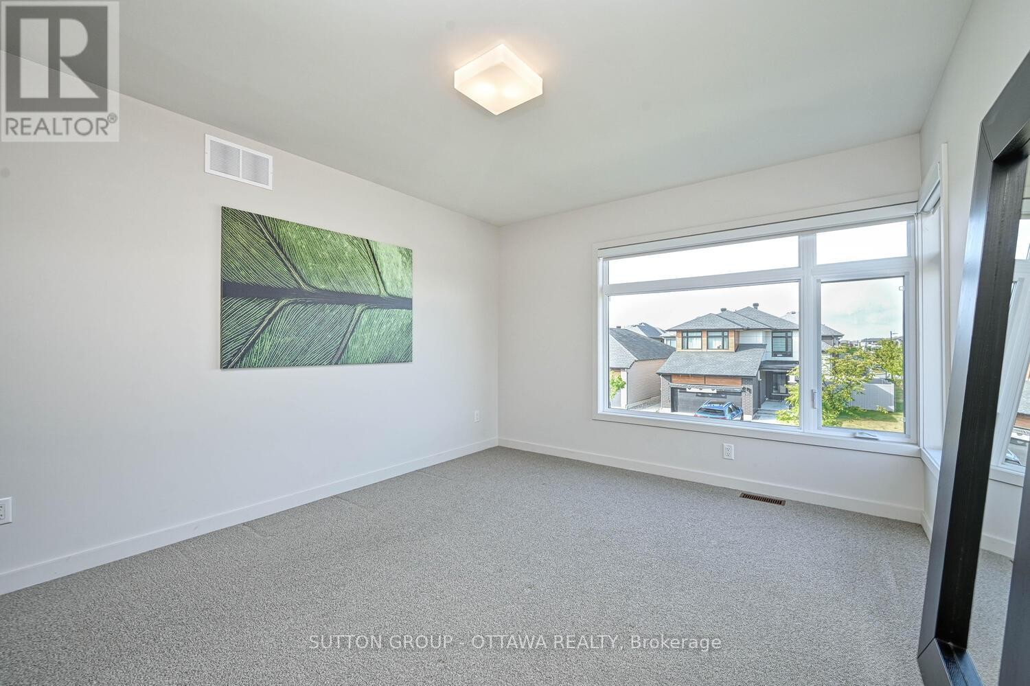 












732 WOOLER PLACE

,
Ottawa,




Ontario
K1T0T5

