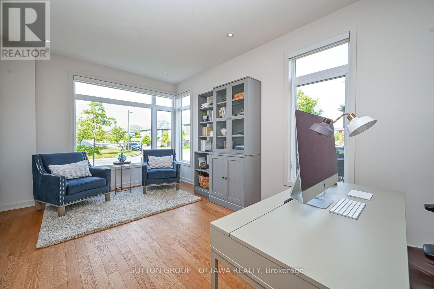 












732 WOOLER PLACE

,
Ottawa,




Ontario
K1T0T5

