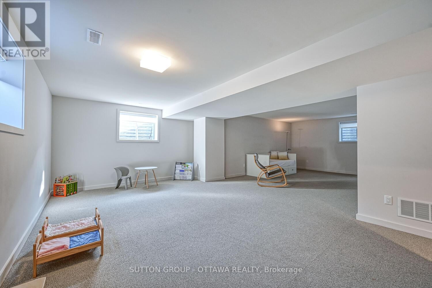 












732 WOOLER PLACE

,
Ottawa,




Ontario
K1T0T5

