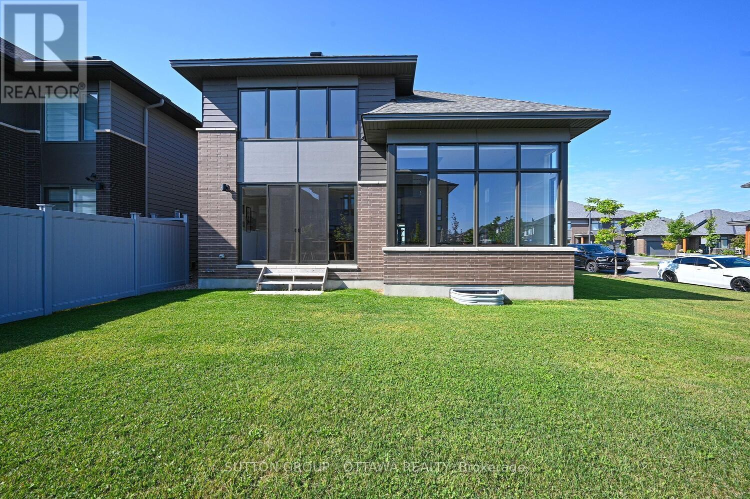 












732 WOOLER PLACE

,
Ottawa,




Ontario
K1T0T5

