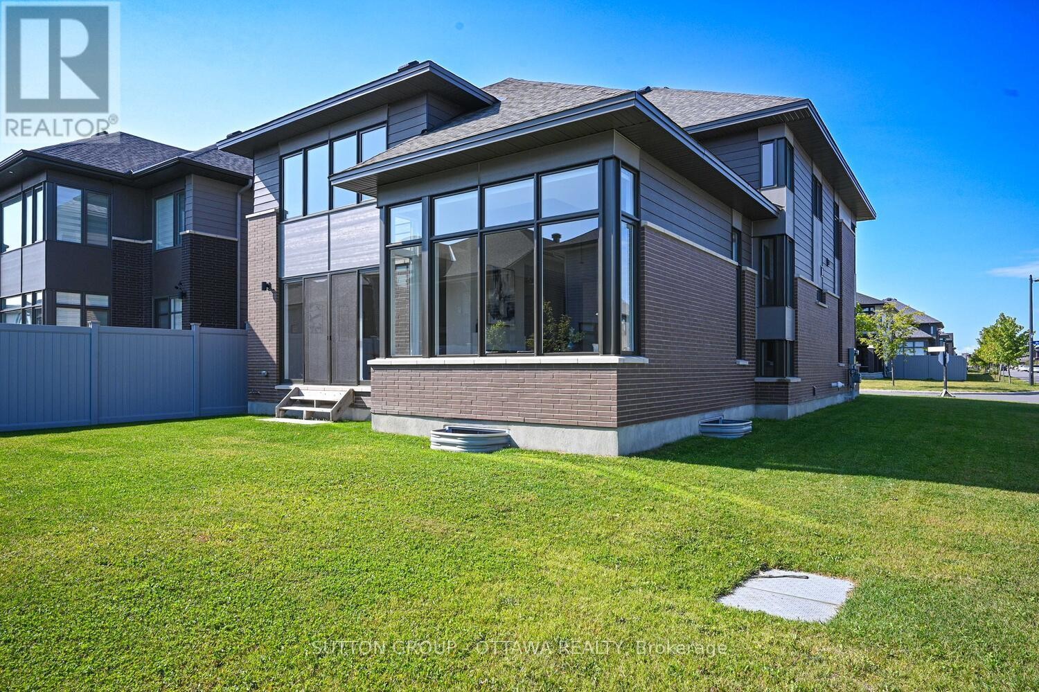 












732 WOOLER PLACE

,
Ottawa,




Ontario
K1T0T5

