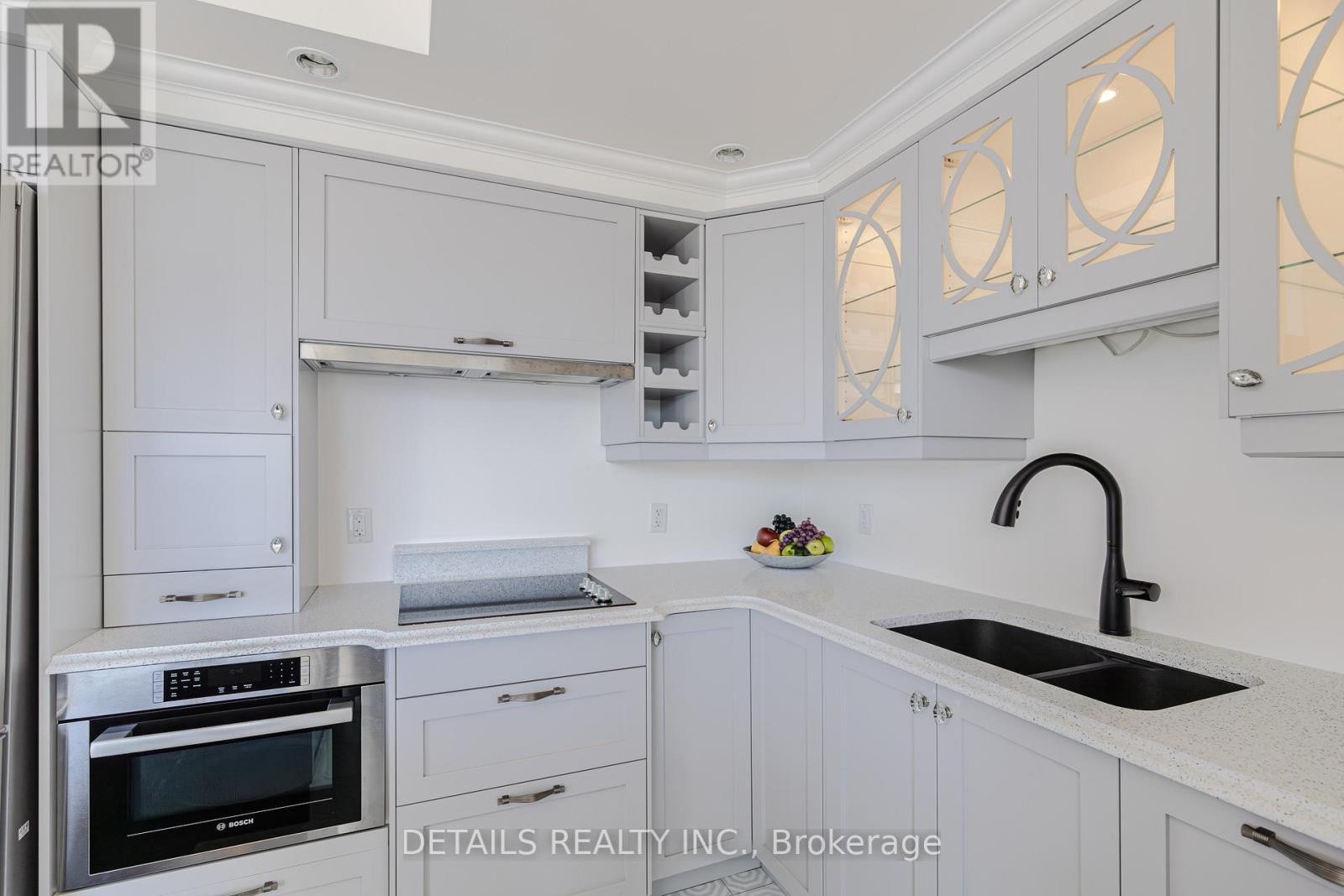 












717 - 238 BESSERER STREET

,
Ottawa,




Ontario
K1N6B1

