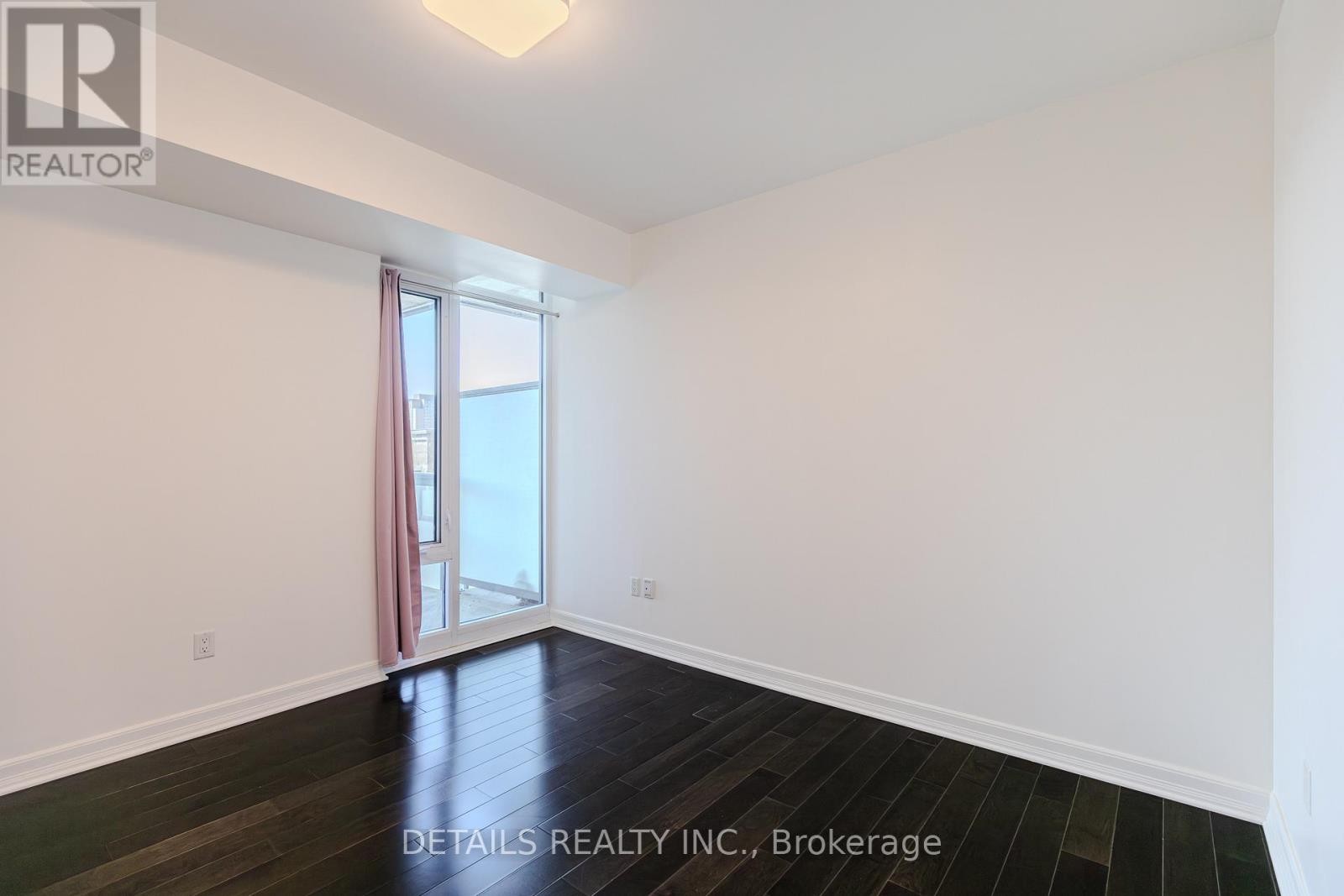 












717 - 238 BESSERER STREET

,
Ottawa,




Ontario
K1N6B1

