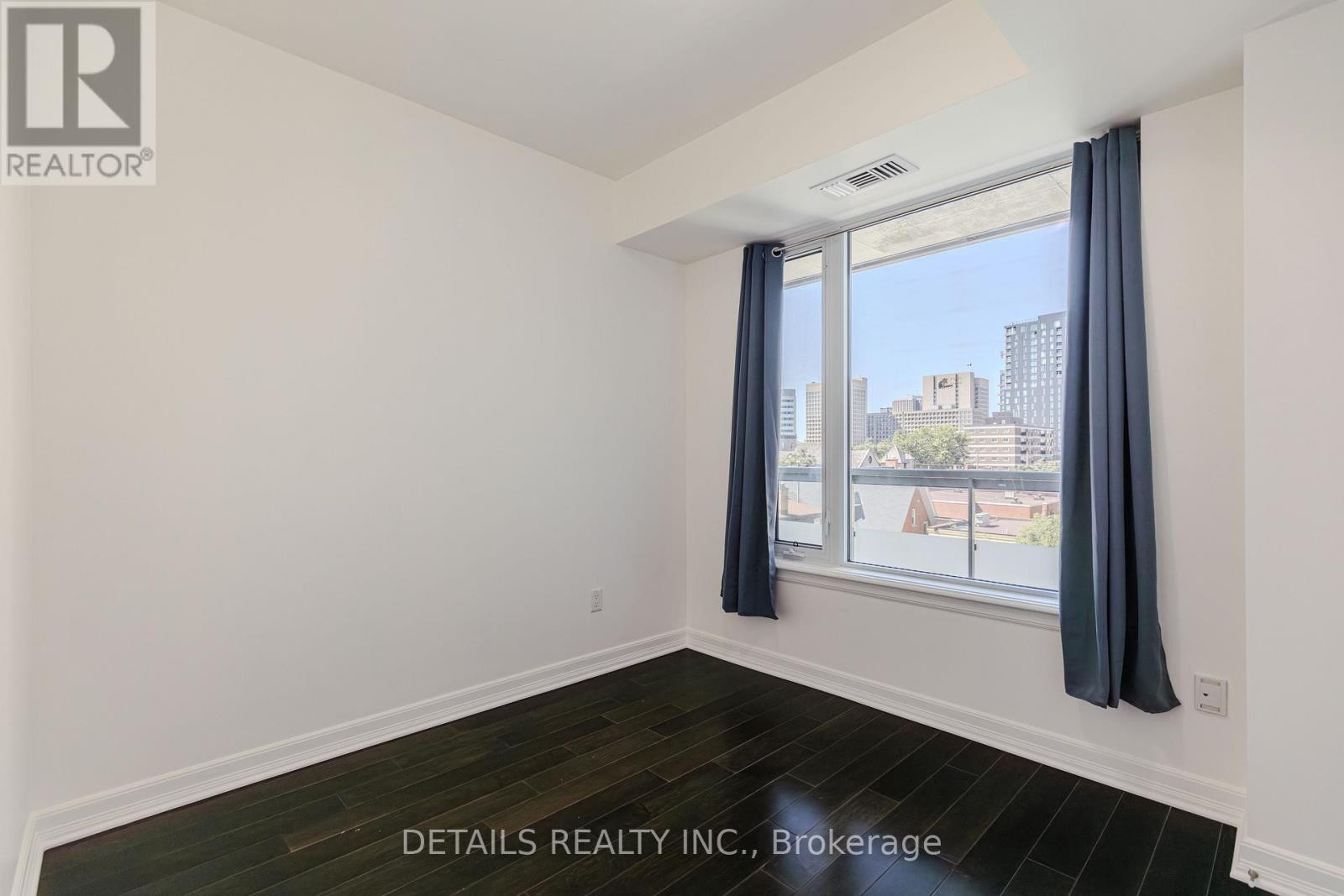 












717 - 238 BESSERER STREET

,
Ottawa,




Ontario
K1N6B1

