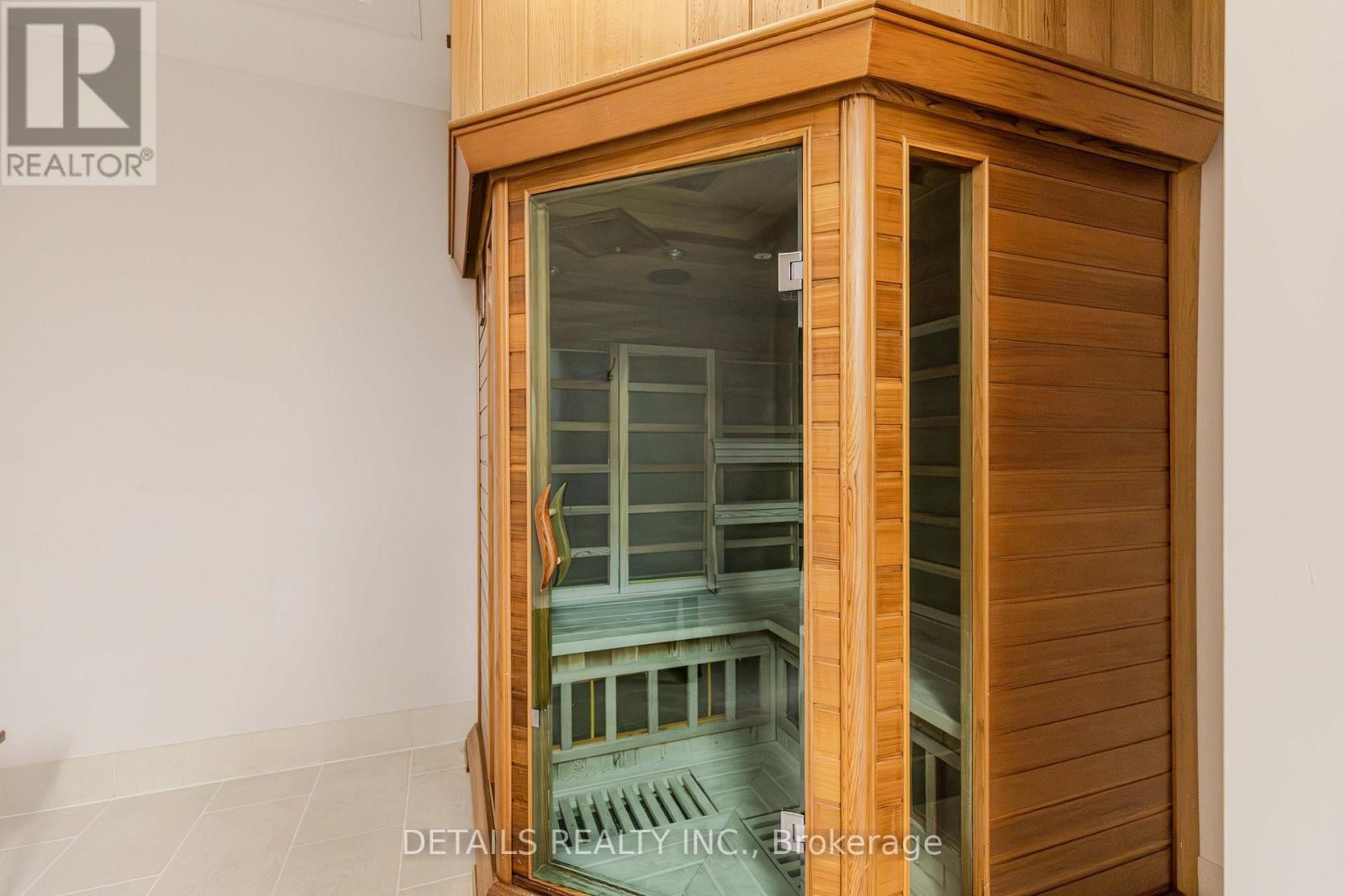 












717 - 238 BESSERER STREET

,
Ottawa,




Ontario
K1N6B1

