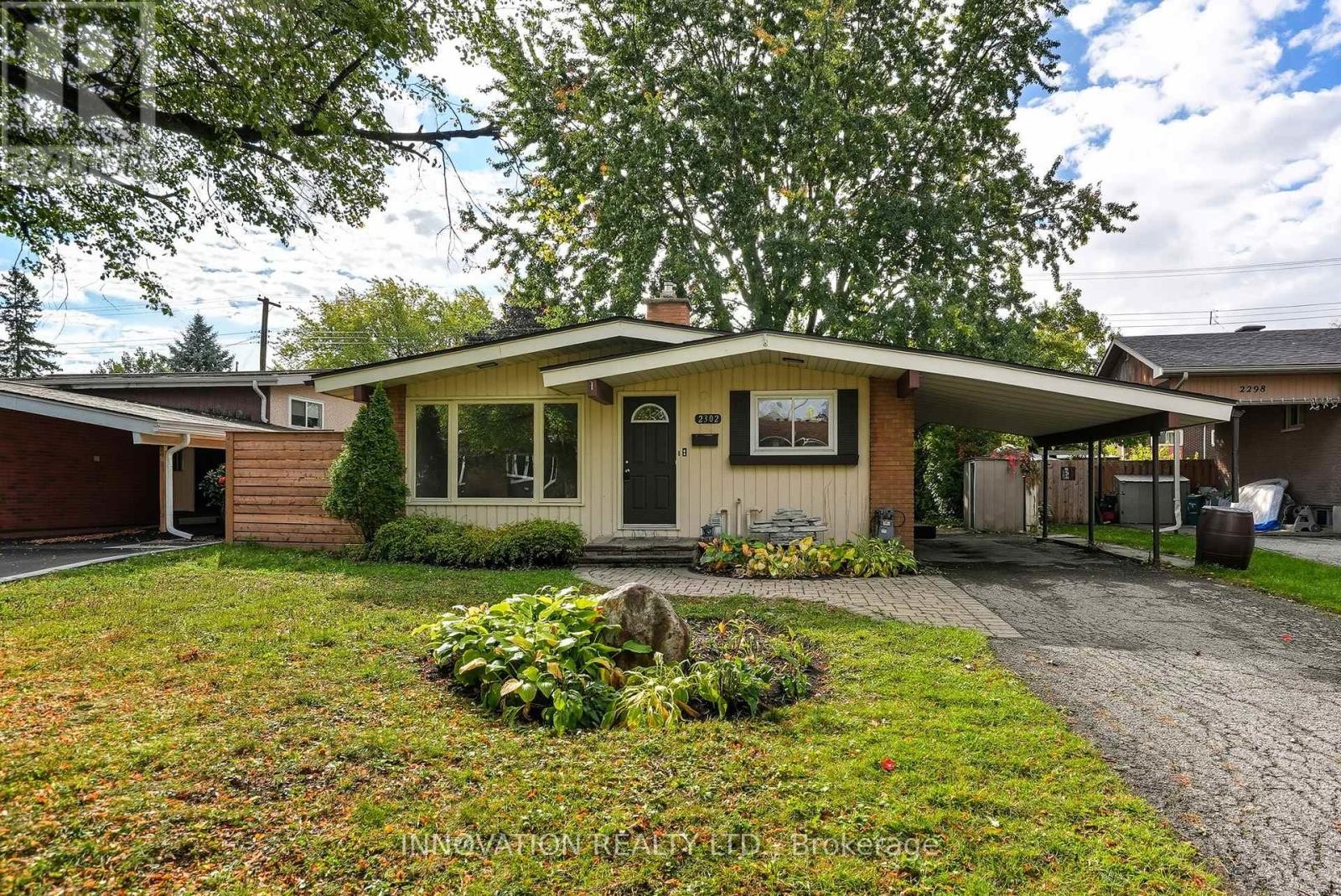 












2302 HORTON STREET

,
Ottawa,




Ontario
K1G3E8

