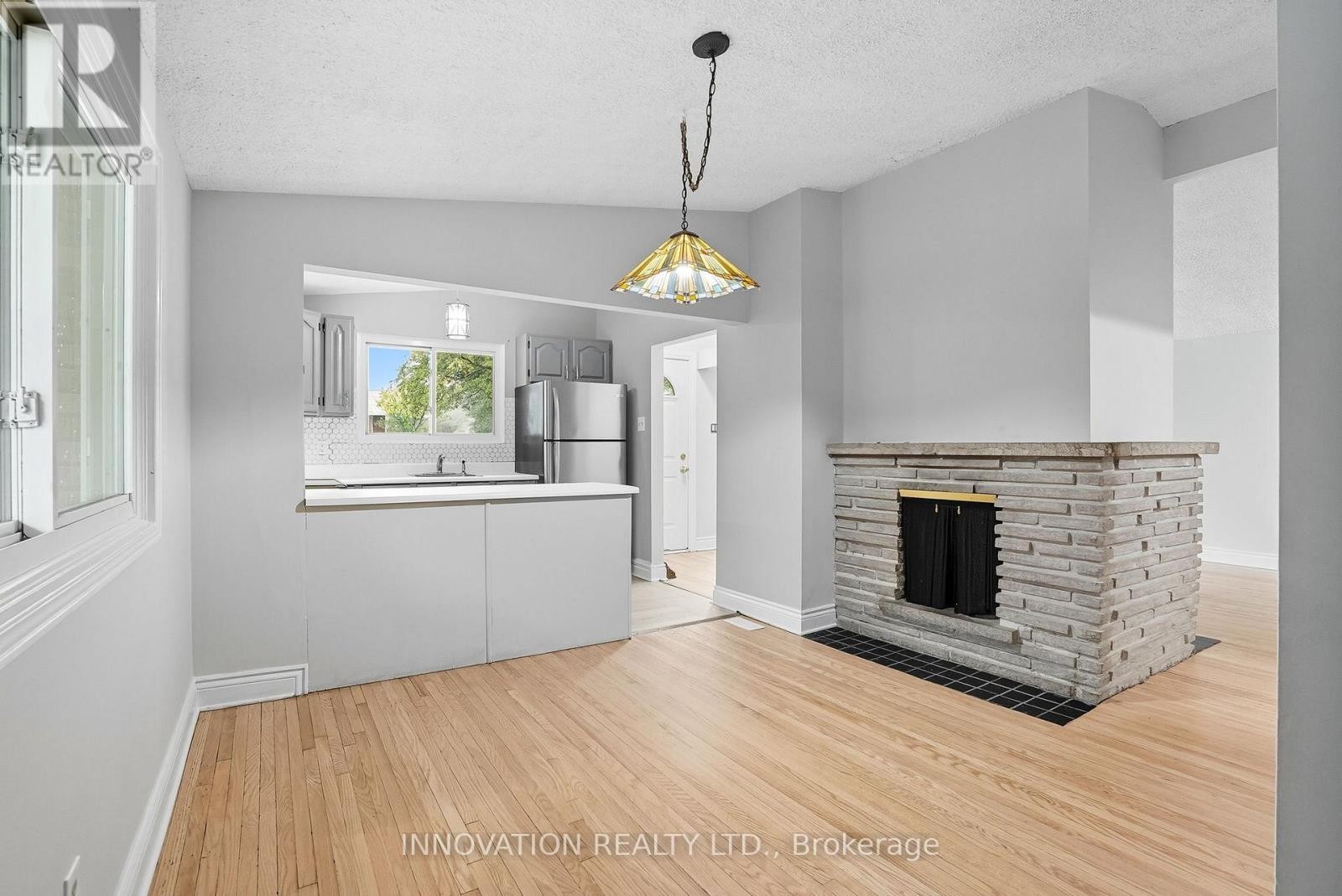 












2302 HORTON STREET

,
Ottawa,




Ontario
K1G3E8

